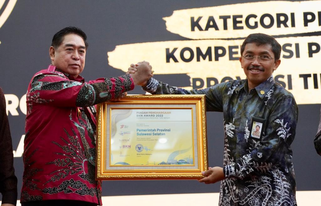 Pemprov Sulsel Dapat Penghargaan BKN Award Kategori Pertama